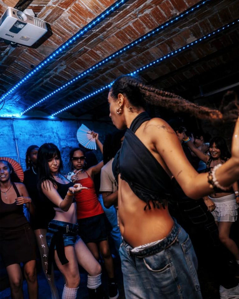 Le Hive by night, c’est une vibe.Des sons qui font lever les mains, des pas de danse qui claquen (2)