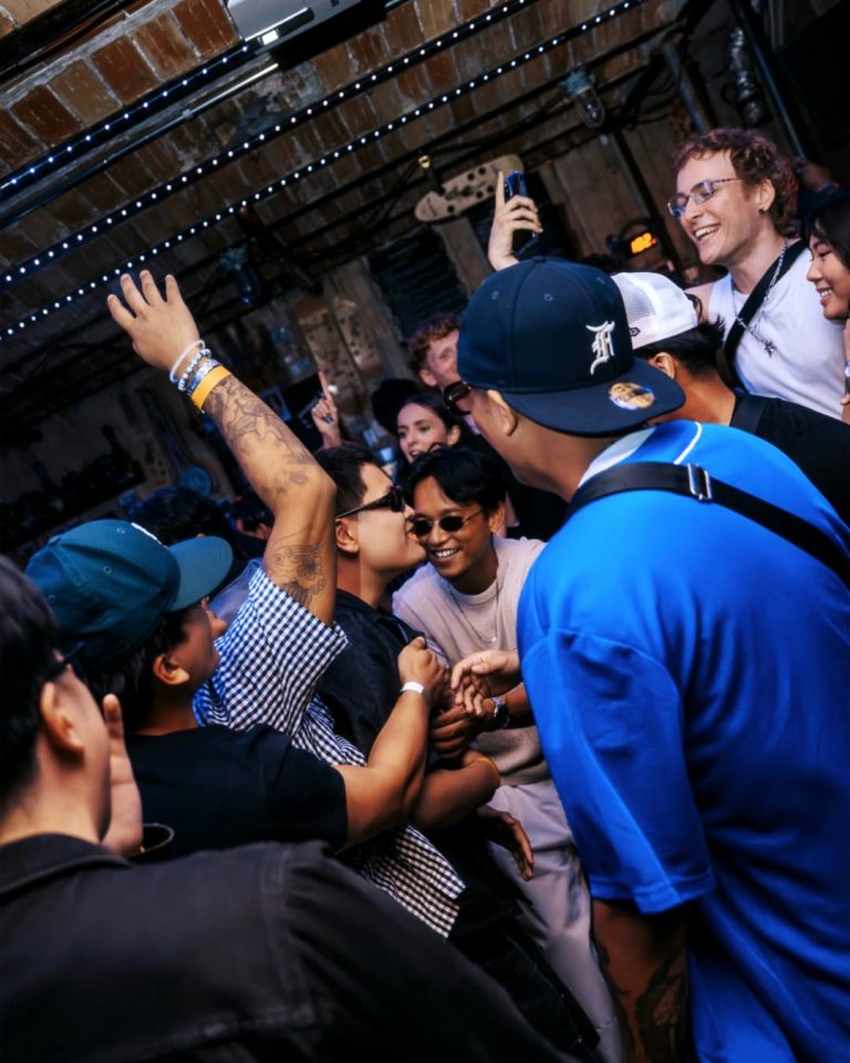 Le Hive by night, c’est une vibe.Des sons qui font lever les mains, des pas de danse qui claquen (4)